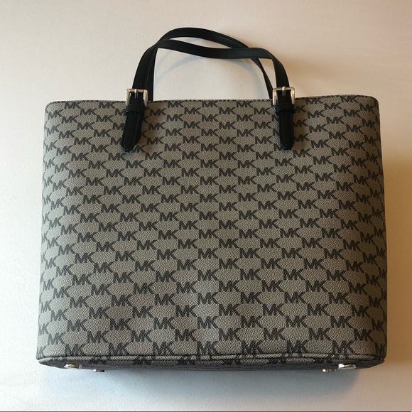 Michael Kors Black Jet Set Item Large Pocket Tote - Picture 2 of 8